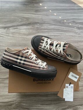 $650 Burberry Check Low Canvas Sneaker Size 6 Women’s (EU 36)